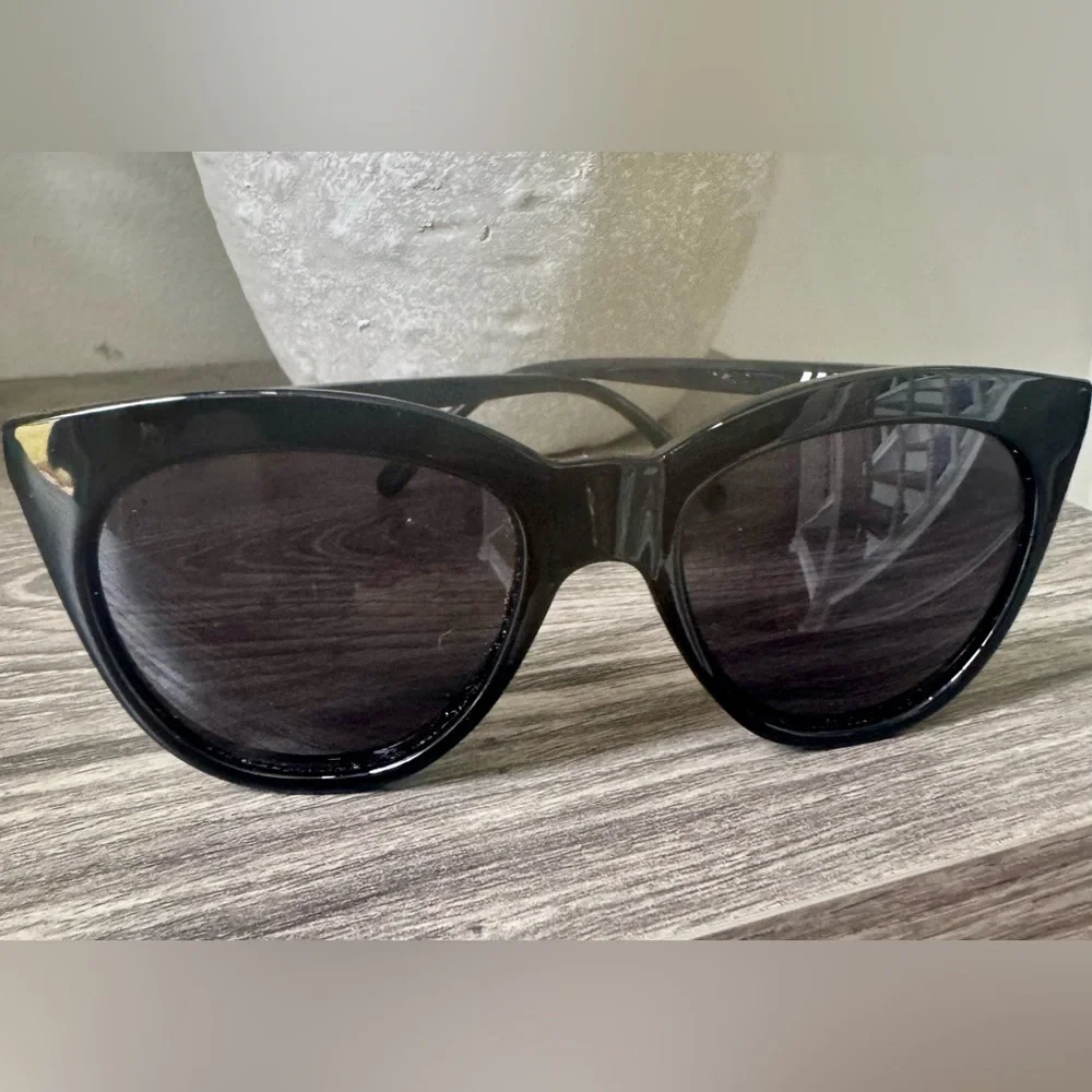 Le Specs Black Cat-Eye Halfmoon Magic Sunglasses - Picture 2 of 5